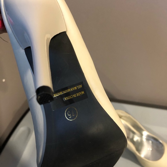 Heels - Picture 3 of 3